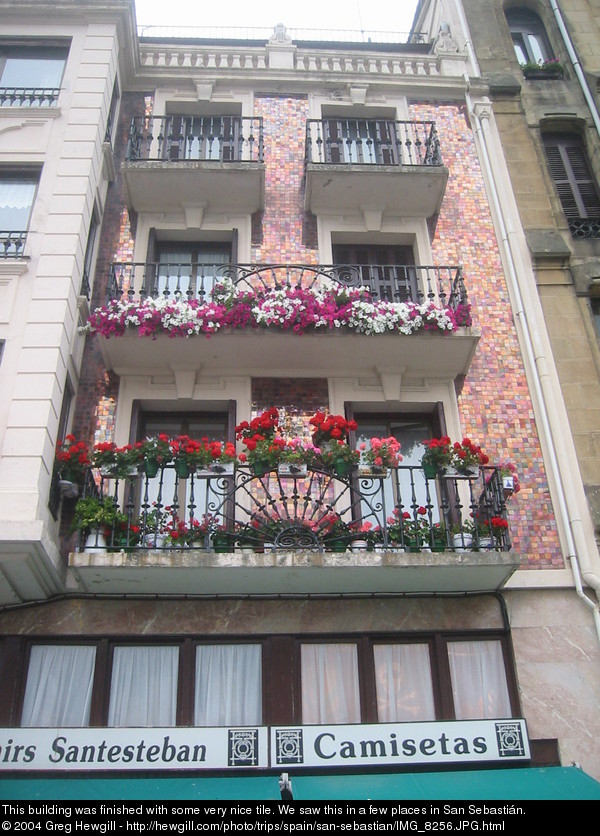 This building was finished with some very nice tile. We saw this in a few places in San Sebastián.